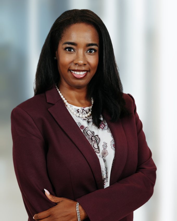 Portrait of Maya Hayes, fractional CHRO and people strategy advisor with SRV HR